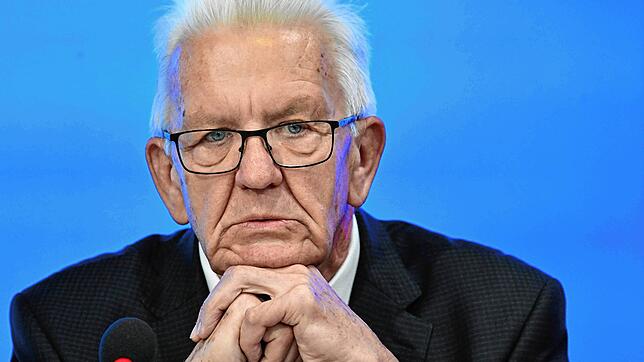 Bild : Grün-schwarze Regierung laut Kretschmann ohne Auswirkungen nach Strobl-Ankündigung