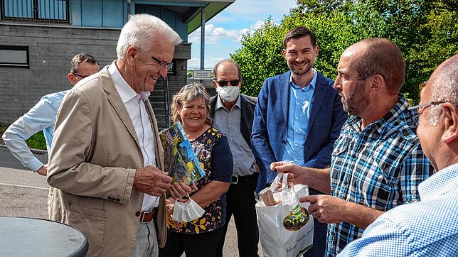Tief beeindruckt zeigte sich Ministerpräsident Winfried Kretschmann im Jahr 2020 bei seinem Besuch in der Heizzentrale der BEN. Er ist ...