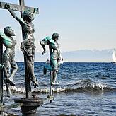 Vor dem Dreißigjährigen Krieg im Jahr 1577 wurde diese bronzene Kreuzigungsgruppe gegossen, vermutlich in Konstanz. Später stellte man ...