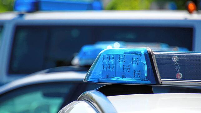 Zu einer Schlägerei am Samstagmorgen werden mehrere Polizeistreifen (Symbolbild) in die Villinger Färberstraße gerufen. Der Hintergrund ...