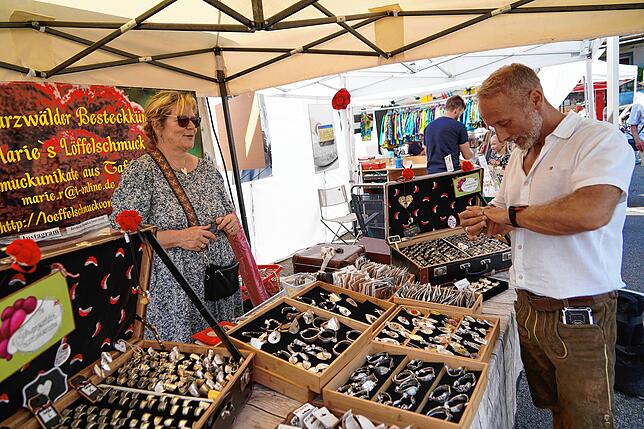 Bild 2: Bunte Vielfalt auf dem Marktplatz