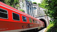 Raus oder rein in den Tunnel? Quo vadis Bodenseegürtelbahn? Der neue Fahrplan bringt erst einmal Verschlechterungen mit sich, und die ...