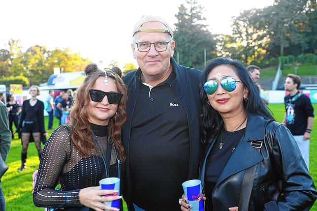 Bild 20: Konstanz: Wummernde Bässe, lässige Outfits und eine gute Zeit: Festival startet im Bodensee-Stadion