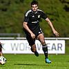Durchsetzungsvermögen: Luca Schmidt (rechts) vom SV 08 Laufenburg überzeugt als „Sechser“ im defensiven Mittelfeld mit seiner ...
