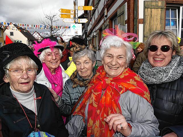 Bild 8: Fasnacht in Bermatingen: 100. Narrenbaum und 55 Jahre Zimmergilde – Die besten Bilder!