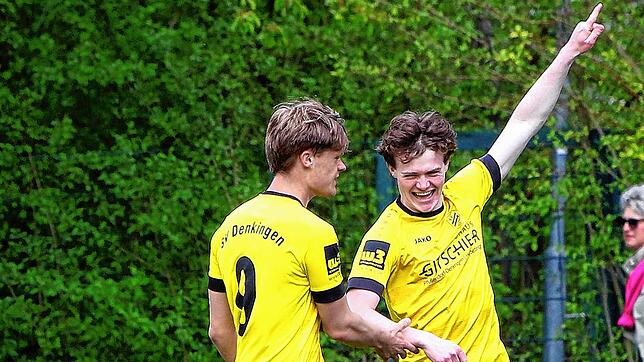 Connor Mitchell erzielt für den Meister und Aufsteiger SV Denkingen die beiden letzten Bezirksliga-Tore beim 3:1 gegen den SV ...