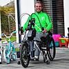 Optimistisch: Kevin Simanowski hadert nicht mit dem Schicksal. Der frühere Torhüter des TuS Blumberg hält sich auch im Rolli fit und ...