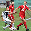 Er trifft doppelt: Der Laufenburger Sandro D&lsquo;Accurso (links) erzielte beim 2:0 des SV 08 Laufenburg gegen den SV Kirchzarten beide ...