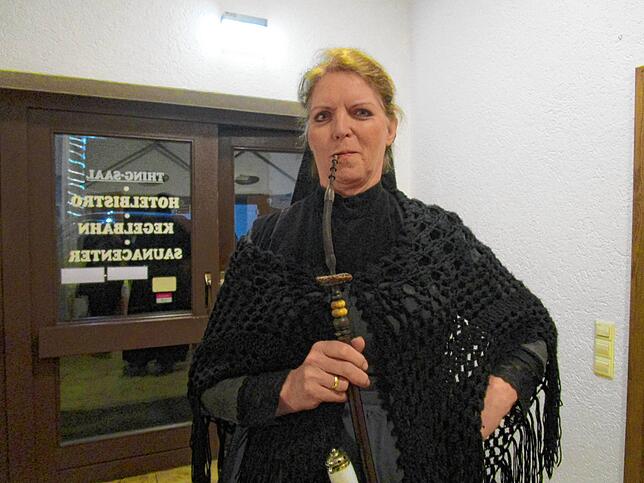 Das Heidewiibli gespielt von Margret Eckert-Schneider.