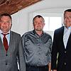 Partei-Kandidat Marc Michael Berchmann (von links), Gemeindewahlleiter Bruno Schnur und Amtsinhaber Andreas Schmid.