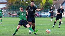 Kampfgeist zahlt sich aus: Lucas Eschbach (links, gegen Antonio Santoro) holte sich mit dem SV Herten trotz 0:2-Rückstand noch einen ...