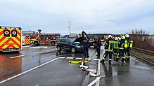 Polizei, Feuerwehr, Deutsches Rotes Kreuz und Notarzt eilten zur Unfallstelle.