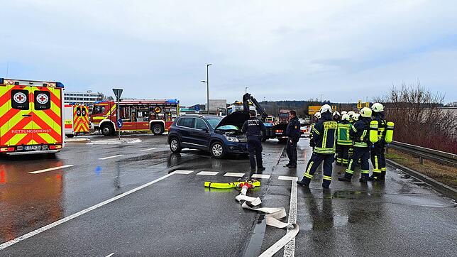 Polizei, Feuerwehr, Deutsches Rotes Kreuz und Notarzt eilten zur Unfallstelle.