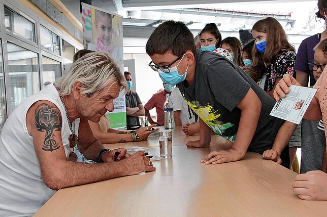Bild 6: Bilder von der Autogrammstunde von Matthias Reim und Christin Stark in der Nachsorgeklinik Tannheim