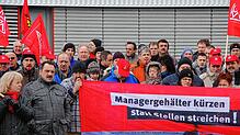 Vor den Werkstoren demonstrierten im März 2010 die Beschäftigten der Alno AG gegen die drohende Schließung des Standortes Pfullendorf.