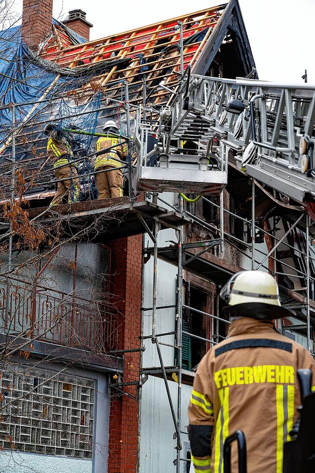 Erneute Rauchentwicklung beim Brandhaus Bleichestraße, Ecke Großherzog-Karl-Straße in Villingen. Bereits zum dritten Mal muss die ...