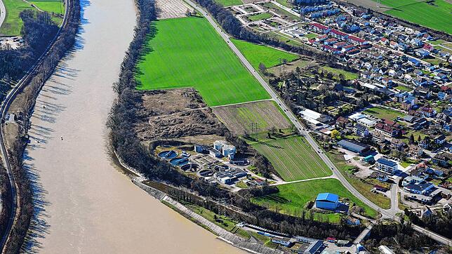 Etwa dort, wo am unteren Bildrand das blaue Gebäude zu sehen ist, will RWE eine Produktionsanlage für Wasserstoff errichten.