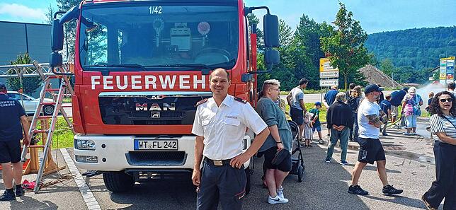 Mike Römer, Kommandant der Feuerwehr Laufenburg, begrüßte die Besucher zur Ausstellung beim Tag der offenen Tür.