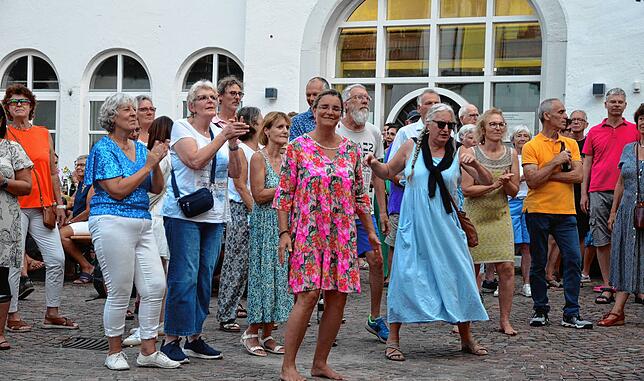 Bild 3: Five Senses sorgen für Unterhaltung auf dem Markdorfer Schlossplatz – hier gibt's die Bilder!