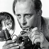 Leif Geiges im Selbstporträt (1952): Der Fotograf unterstützte die Recherchen von Hans Bender mit eigenen Aufnahmen vor Ort.