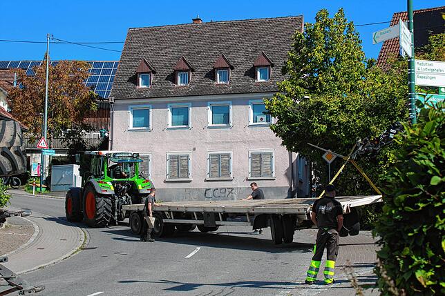 Bild 8: Wahlwies: Bilder - Bergung des umgekippten Traktors in der Adler-Kurve!