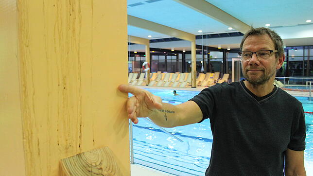 Es ist nicht lange her, da wurde diese Säule im Hüfinger Schwimmbad Aquari frisch gestrichen. Mittlerweile ist wieder dreckiges Wasser ...
