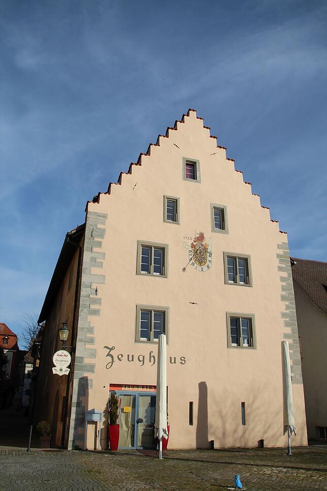 Das Überlinger Zeughaus. Hier lagerten die Überlinger ihre Waffen beim Überfall am 30. Januar 1643, zu weit weg, um spontan abwehrbereit ...