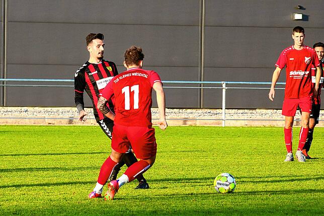 Bild 6: TuS Kleines Wiesental sichert sich ein 2:2 beim Tabellenführer FSV Rheinfelden II &ndash; wird haben die Bilder!