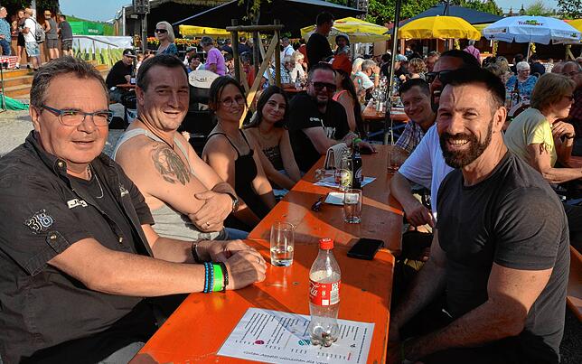 Bild 10: Beim Bermatinger Weinfest wird auch am Samstag gefeiert! Wir haben die besten Bilder – Teil 2