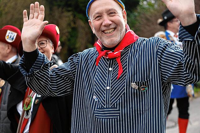 Bild 45: Fastnacht auf dem Schienerberg: Tausende feiern den Höriumzug mit kreativen Mottos