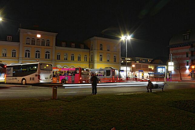 Bei Dunkelheit halten sich viele Bürger nicht gerne am Stadtbahnhof Friedrichshafen auf. Der Ort rangiert bei Verstößen im ...