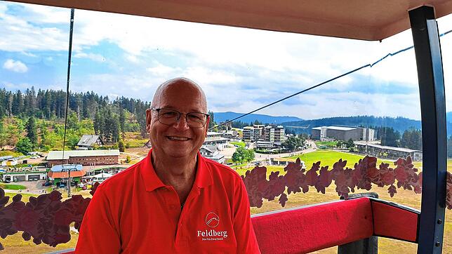 Der neue Geschäftsführer Kai Lebrecht in der Gondel der Feldbergbahnen. Er weiß um die Probleme des Feldbergs, sieht aber viele Chancen.