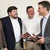 Das Team von Job-Kraftwerk: (von links) Benedikt Frings, Tom Lawson und Oliver Queck im Gespräch mit Peter Aulmann, Vorstand der ...