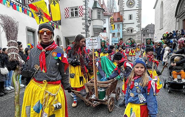 Bild 5: Tolle Stimmung beim Sonntagsumzug der Überlinger Narrenzunft &ndash; Teil 2