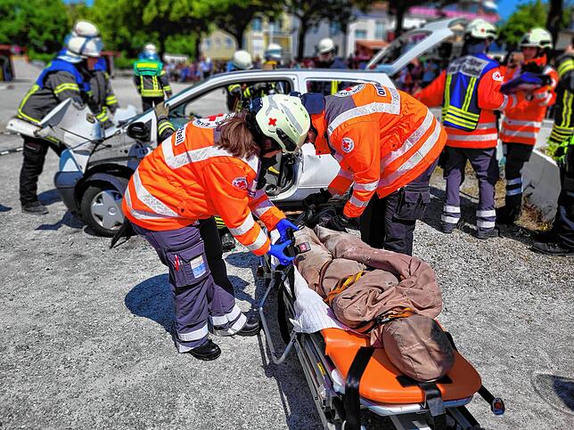 Bild 10: Alle Bilder von der Schauübung mit vielen Besuchern (Teil 1)