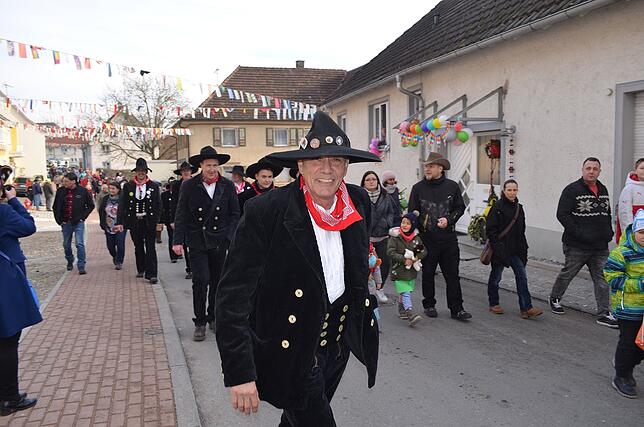 Bild 2: Bilder von den Narrentagen in Eigeltingen &ndash; Der Narrenbaum