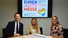 Laden im November zur Ehrenamtsmesse ins Milchwerk ein (von links): Oberbürgermeister Simon Gröger, Petra Merklin (Seniorenhilfe) und ...