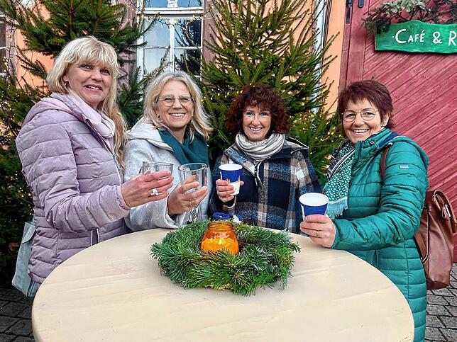 Bild 6: Freitag im weihnachtlichen Marstall: Freude, Geselligkeit und Weihnachtsflair