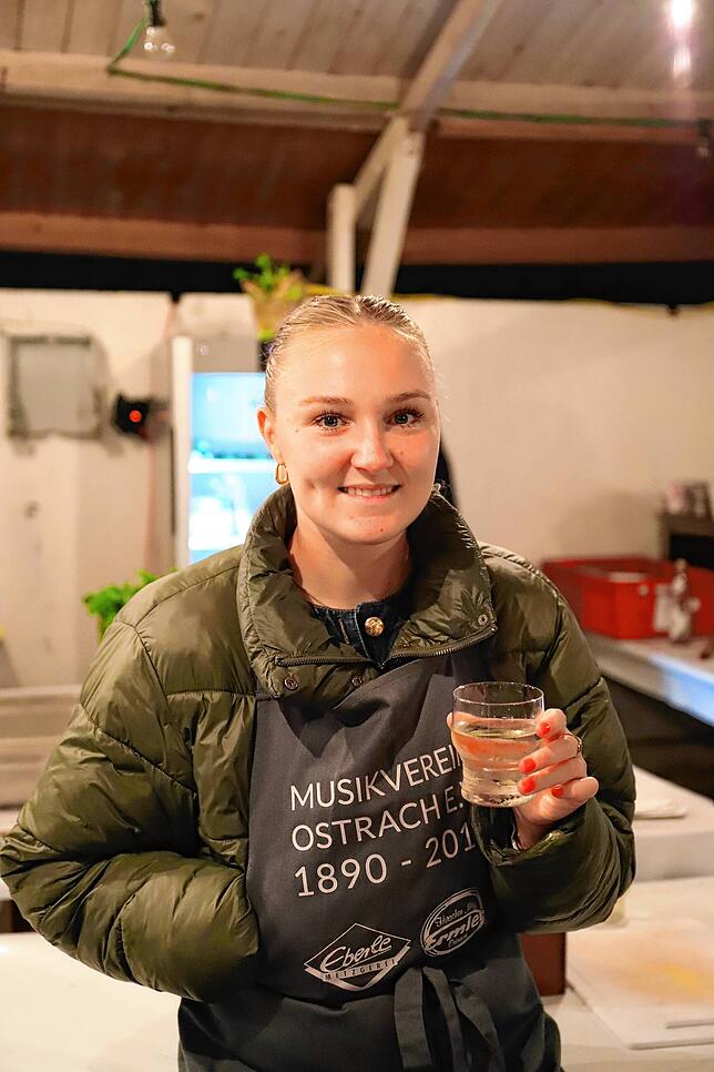 Bild 30: Gute Stimmung trotz schlechtem Wetter auf dem Ostracher Eichbühlfest