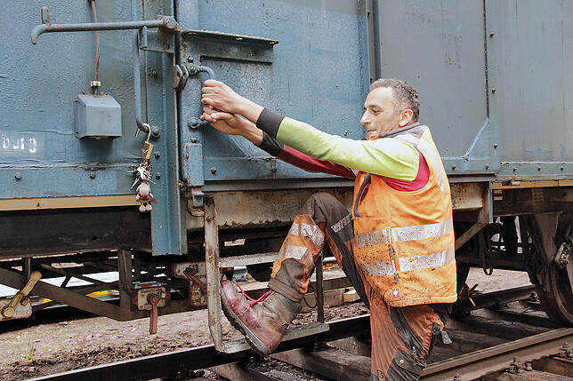 Bild 2: Die ungewöhnliche Reise eines maroden Bahn-Waggons von Villingen nach Lenzkirch