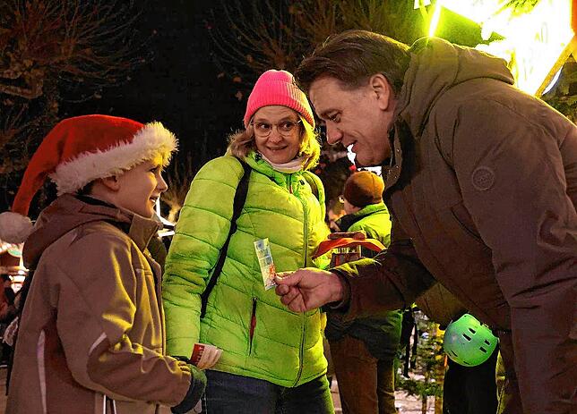 Bild 19: Der Hincooker backt für die Konstanzer Tafel: Bilder der Spendenaktion auf dem Weihnachtsmarkt