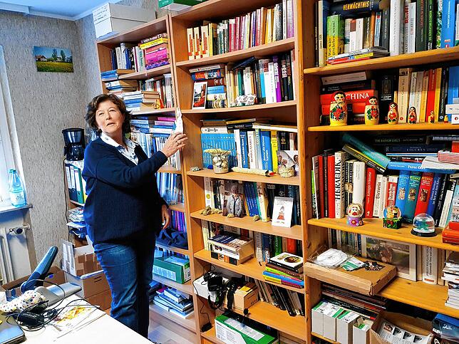 Das Büro mit vielen Büchern.