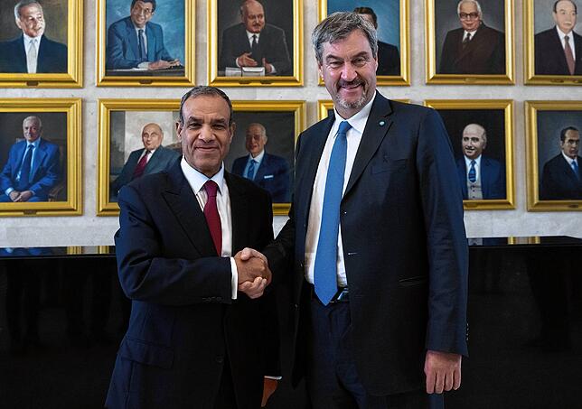 Markus Söder (rechts) wird von Badr Abdelatty, Außenminister von Ägypten, empfangen.