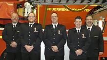 Bernhard Loll (links) ehrte Fabian Sigg, Markus Benz und Dominik Kettner (von links), rechts Ralf Rieple, ...
