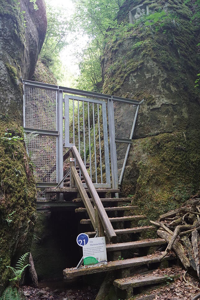 Alle Zugänge in die Marienschlucht (hier der untere) sind gesperrt. Der Zaun mit eingelassenem Tor wäre nur schwer zu überwinden. Bild: ...