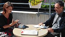 Irina Stengele im Gespräch mit SÜDKURIER-Mitarbeiter Jörg Büsche.