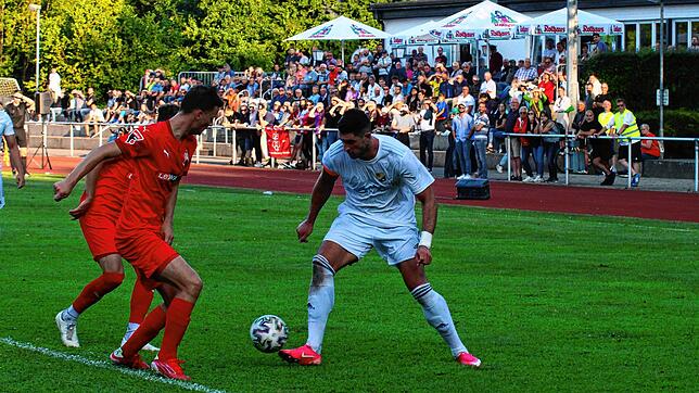 Er ist wieder da: Eduard Nowak (rechts) ist wieder zurück im Kader des SV 08 Laufenburg in der Partie am Sonntag beim FC Wittlingen.