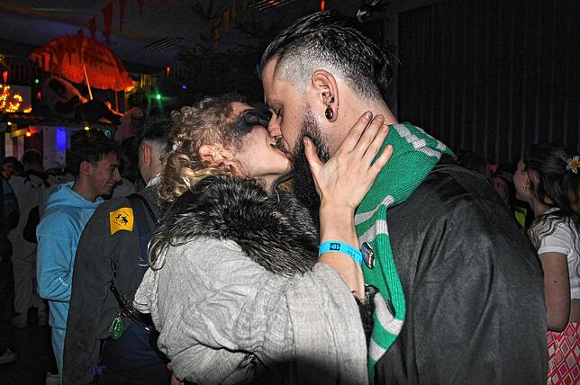 Bild 14: Hugeloh Ball 2025: Diese Bilder zeigen die beste Stimmung in der Mehrzweckhalle