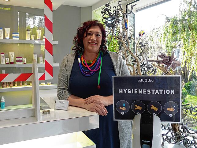 Desinfektions- und andere Hygienevorschriften werden auch von Patricia Beck-Lakatos penibel eingehalten.