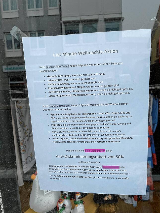 Der Aushang im Schaufenster des &bdquo;Der andere Laden&ldquo;.